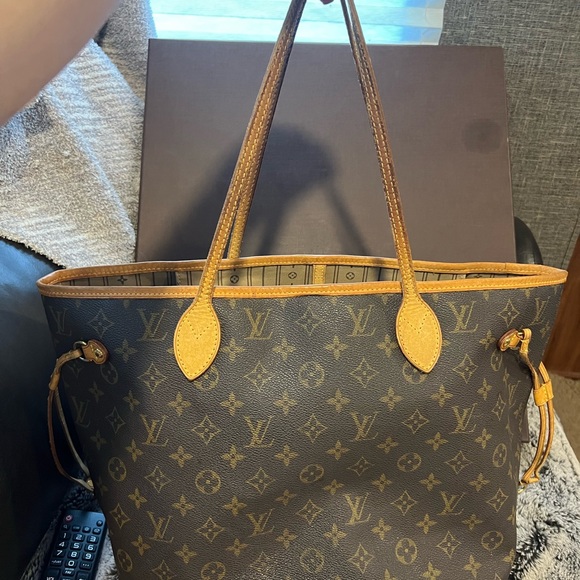 Louis Vuitton Neverfull MM - Picture 3 of 13